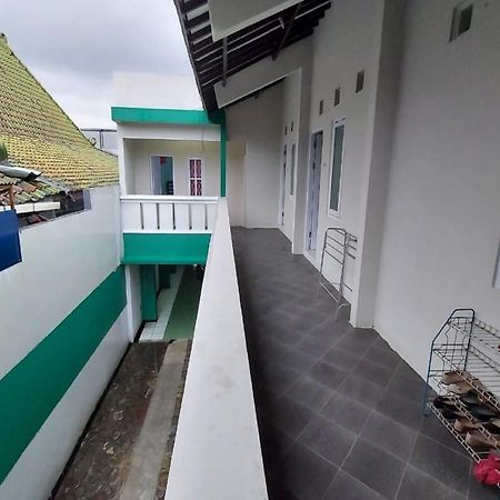 Oyo 90766 Gardenia Boarding House Hotel Пурвокерто Екстериор снимка