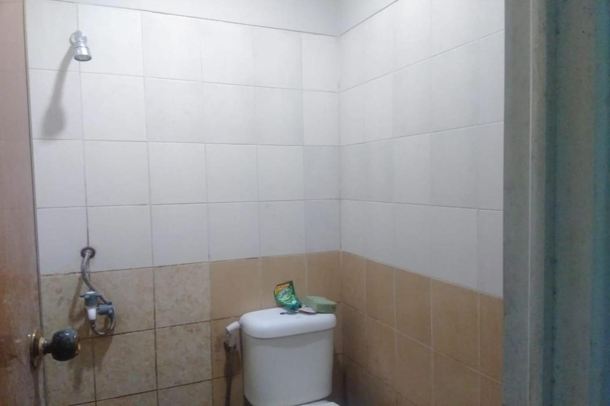 Oyo 90766 Gardenia Boarding House Hotel Пурвокерто Екстериор снимка
