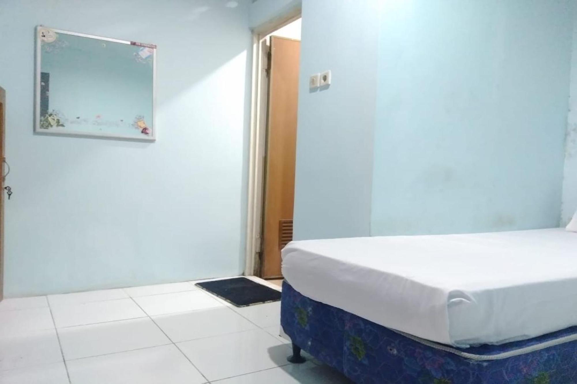 Oyo 90766 Gardenia Boarding House Hotel Пурвокерто Екстериор снимка