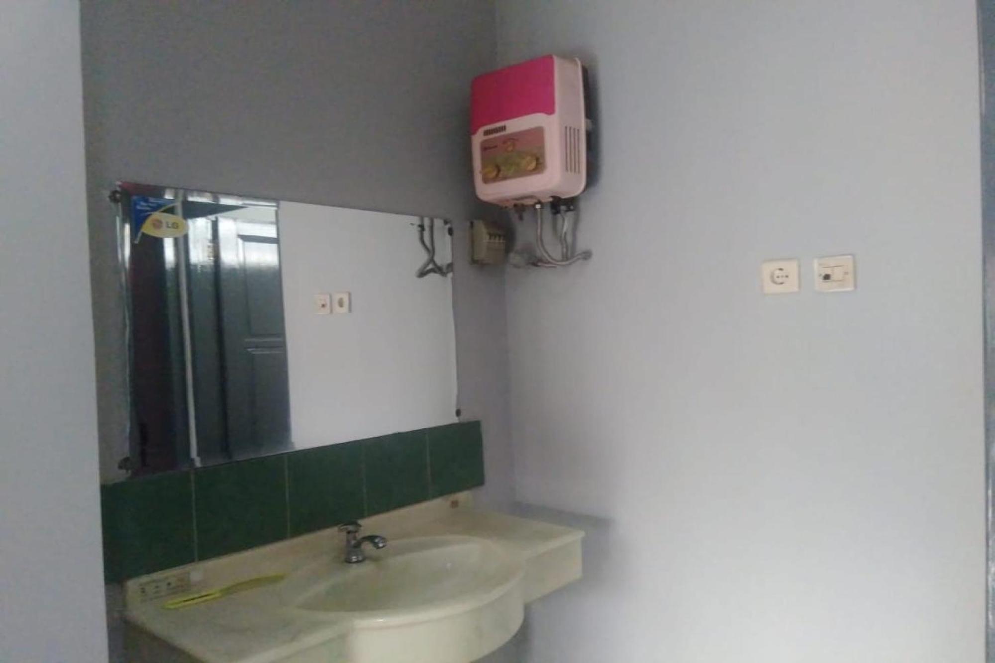 Oyo 90766 Gardenia Boarding House Hotel Пурвокерто Екстериор снимка