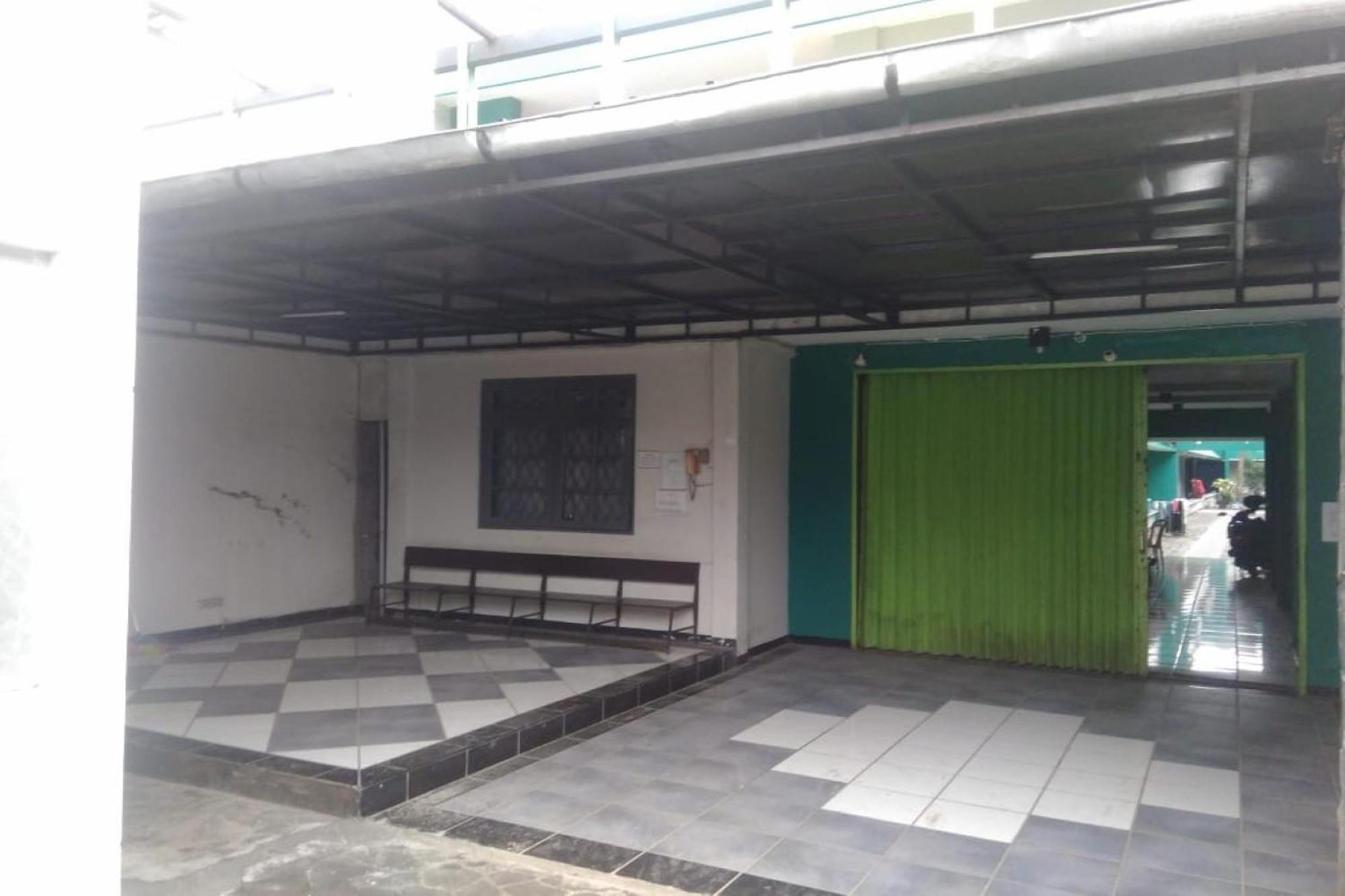Oyo 90766 Gardenia Boarding House Hotel Пурвокерто Екстериор снимка